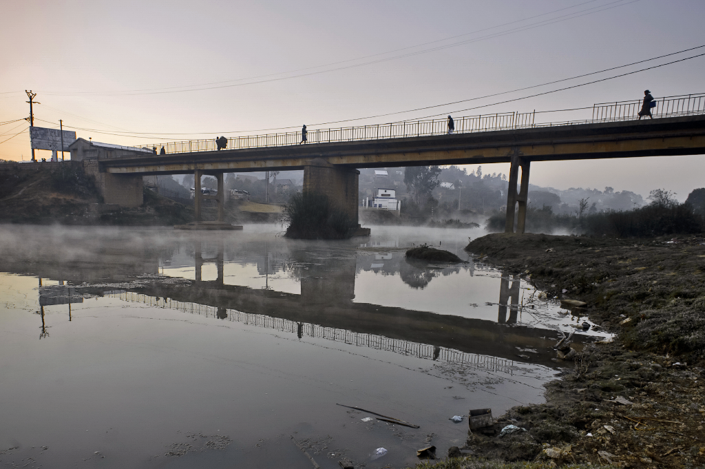Na le pont na la pont, tatezana foana io (Marc Ravalomanana)