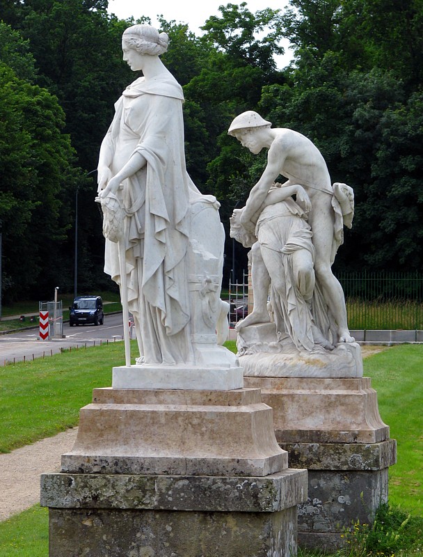 deux statues du parc