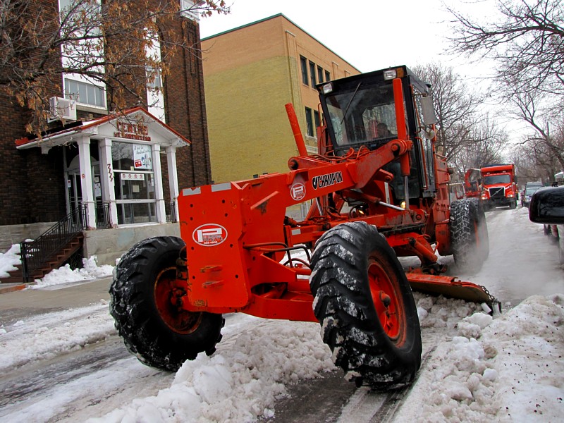 Un déneigement typique des rues de Montréal
