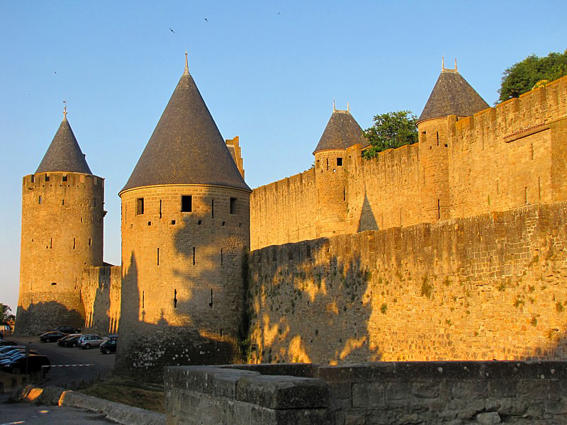 vers le parking des murailles