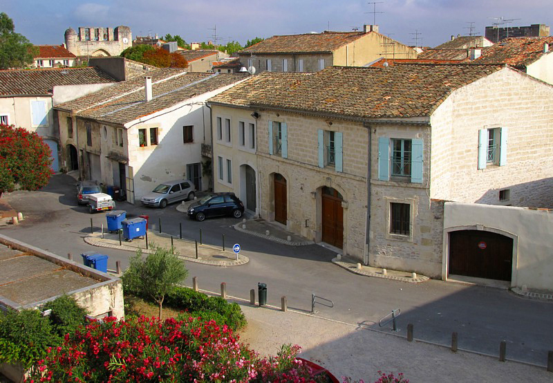 Aigues-Mortes et les bacs bleus