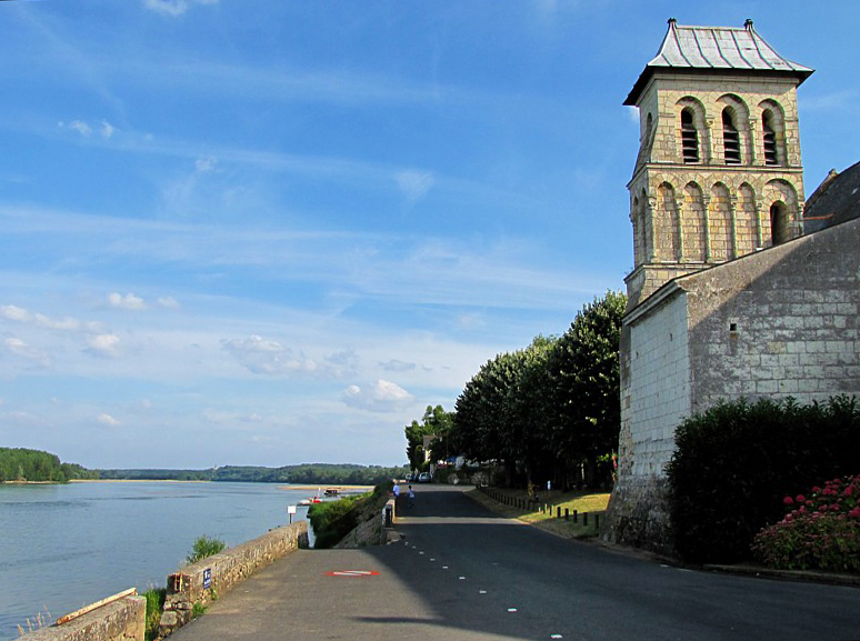 la route au bord de la Loire