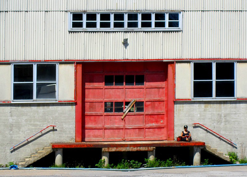 La porte de garage rouge
