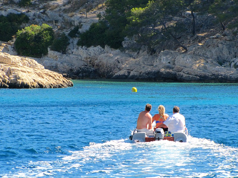 Trois dans un Zodiac