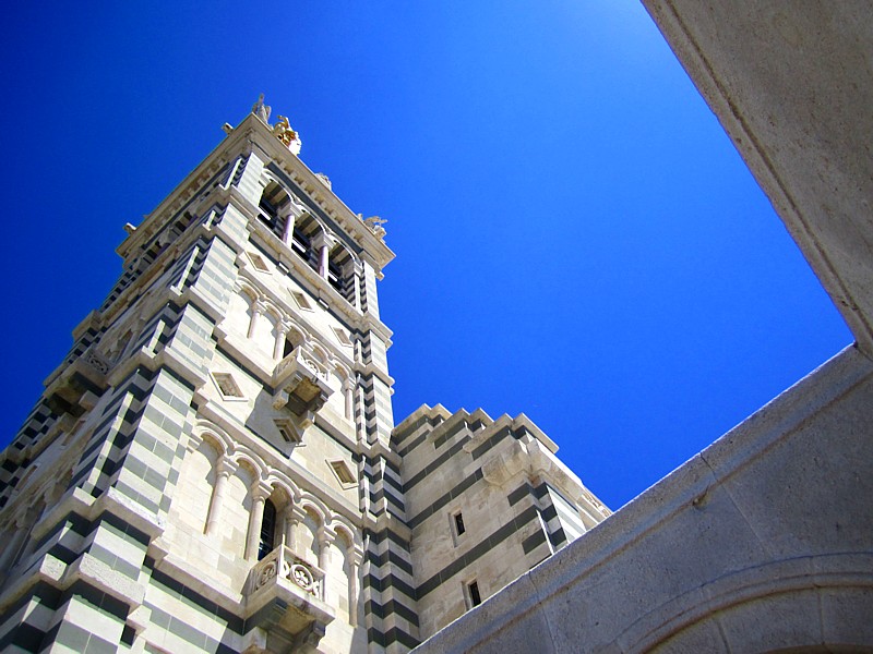 ND de la Garde en contre plonge