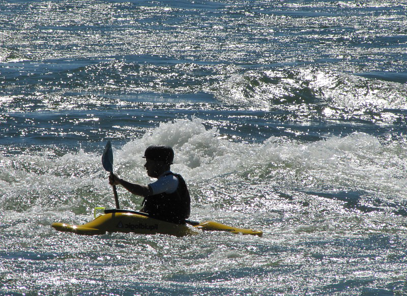 kayak dans les rapides
