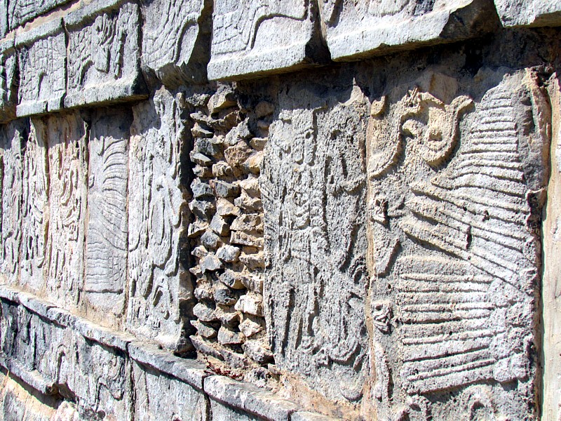 mur en bas-relief plateforme des jaguars et des aigles