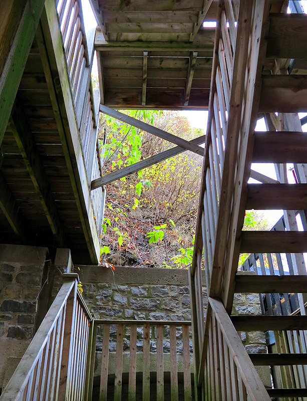  escalier contre la falaise