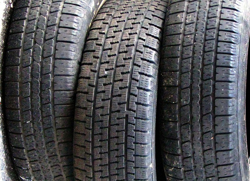 les trois pneus