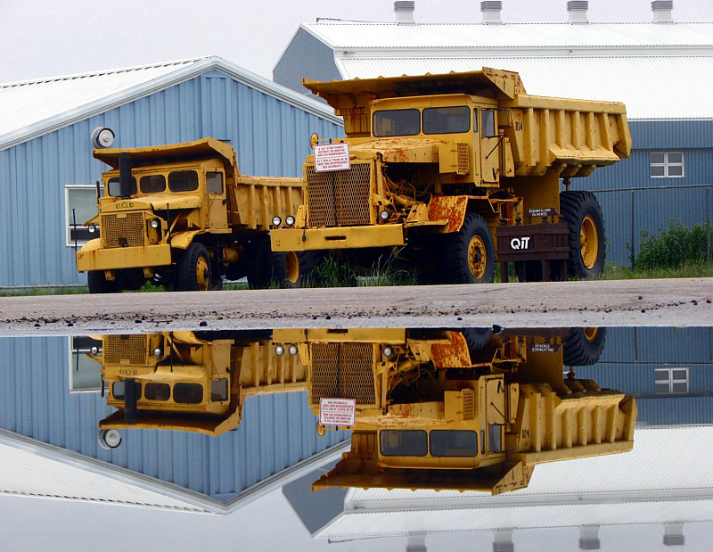 les camions Euclid de la mine de titane