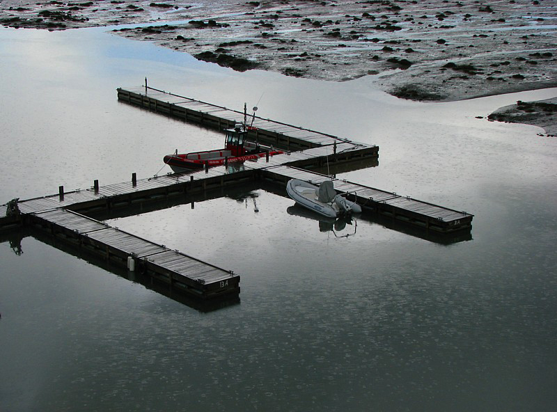 quai de Grandes Bergeronnes sous la pluie