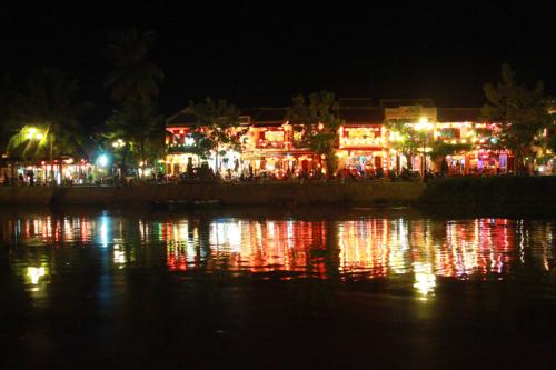 2843 Thu Bon River front.jpg