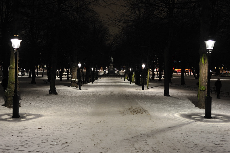 Humlegrden. Sturegatan in the background.