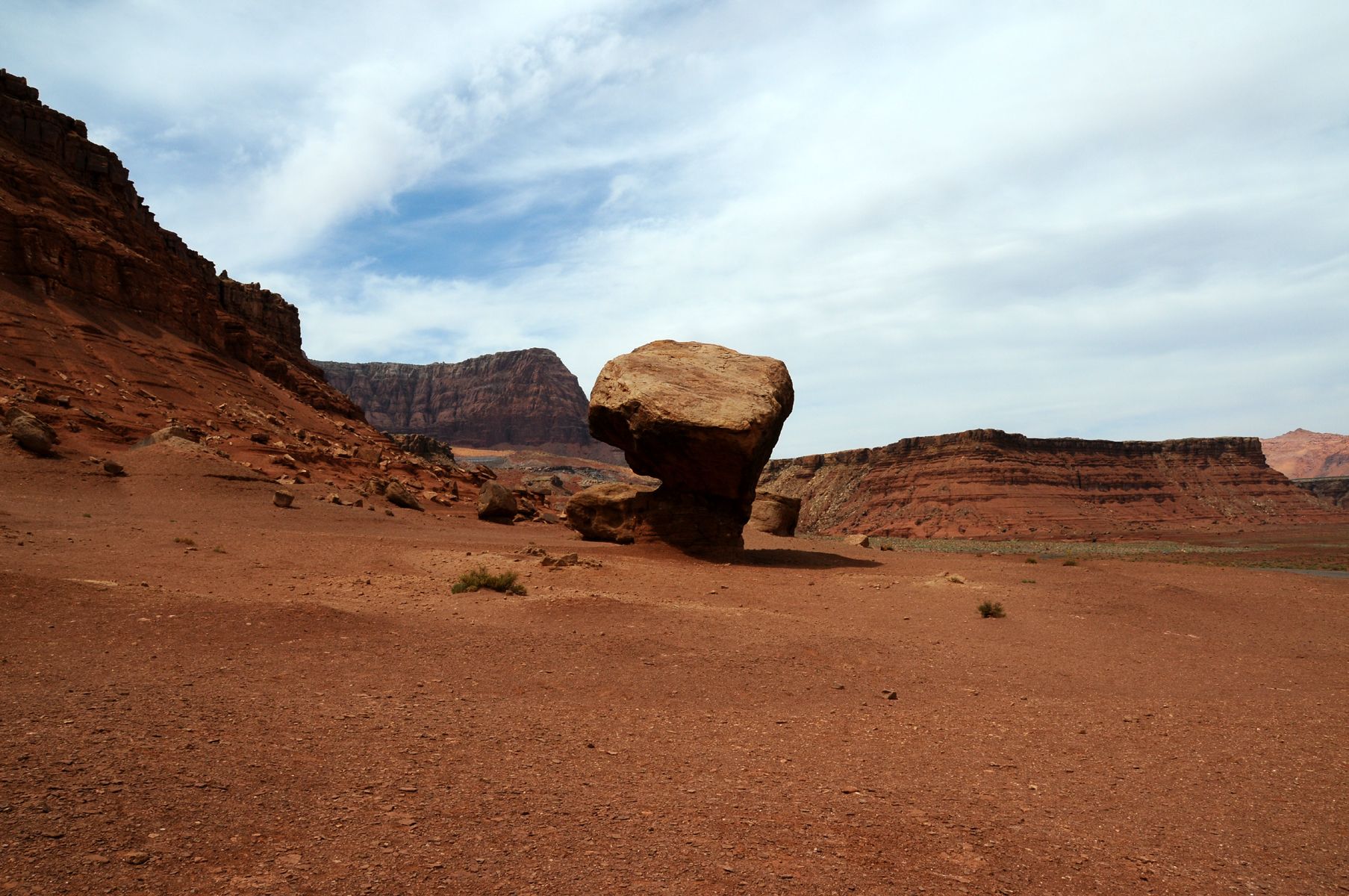 DSC_6887 Vermilion Cliffs Hwy Roadside Boulders.jpg