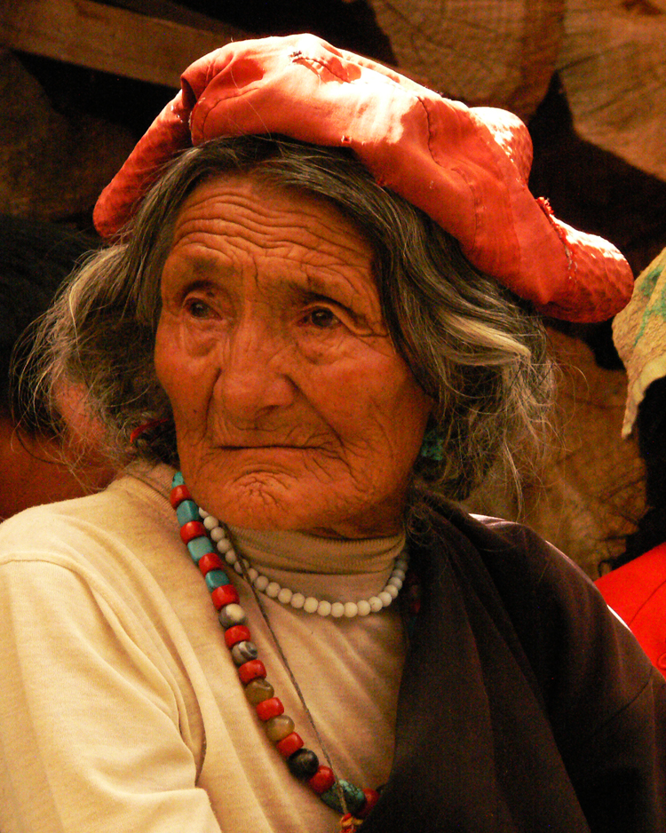 Old lady in Tsome Ling