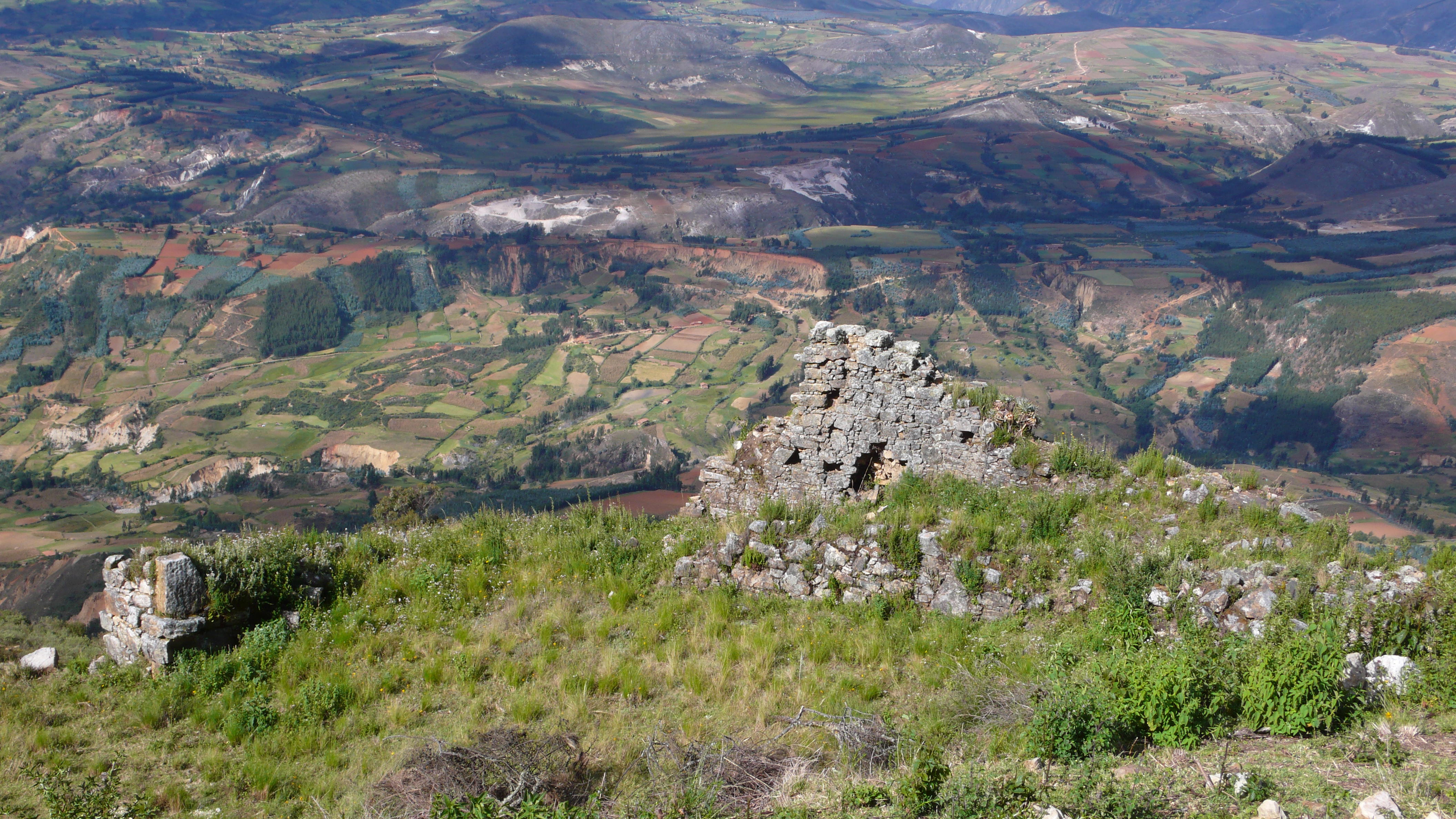 Marcahuamachuco surroundings