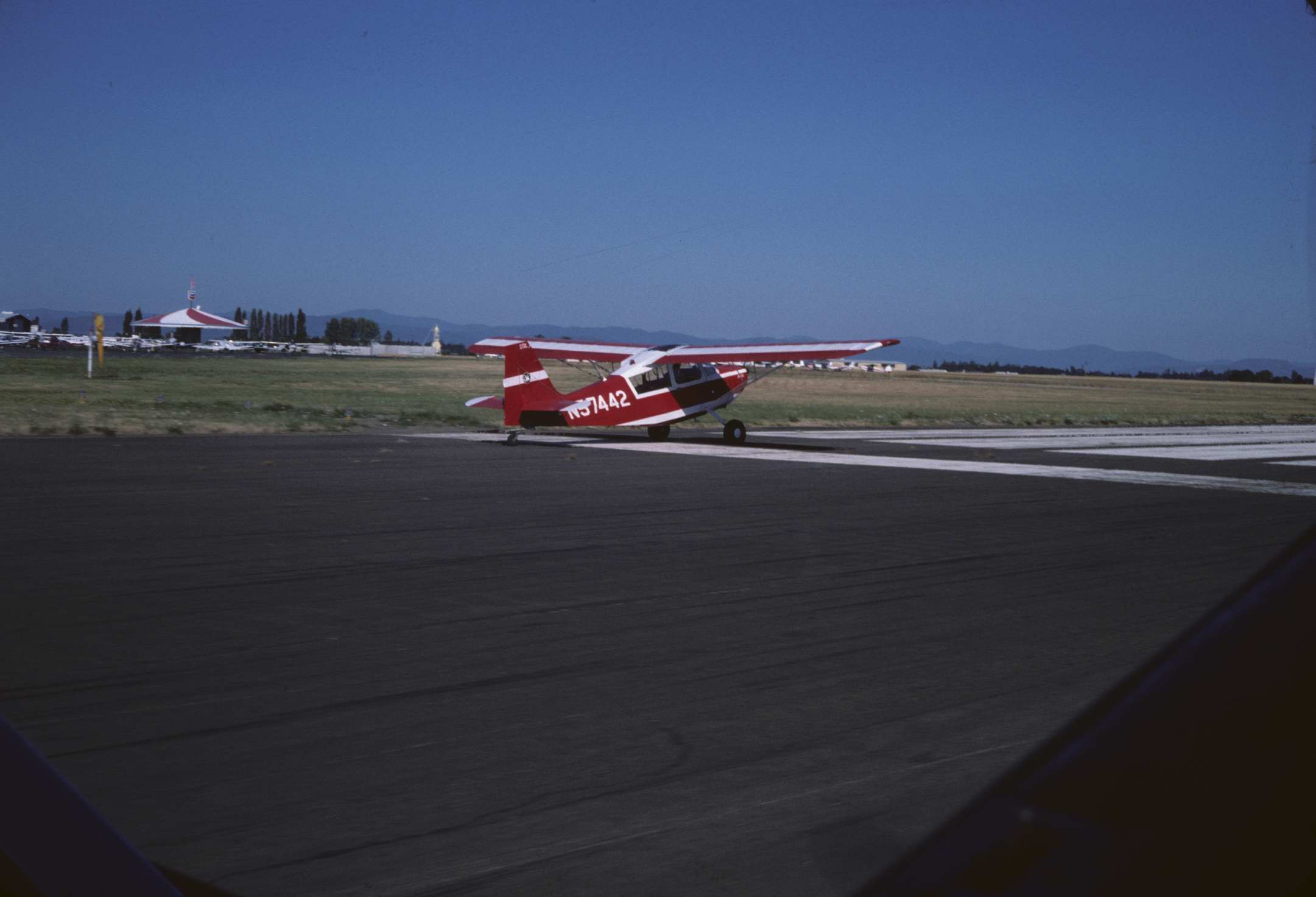 Flying the towplane from Hillsboro out to the gliderport