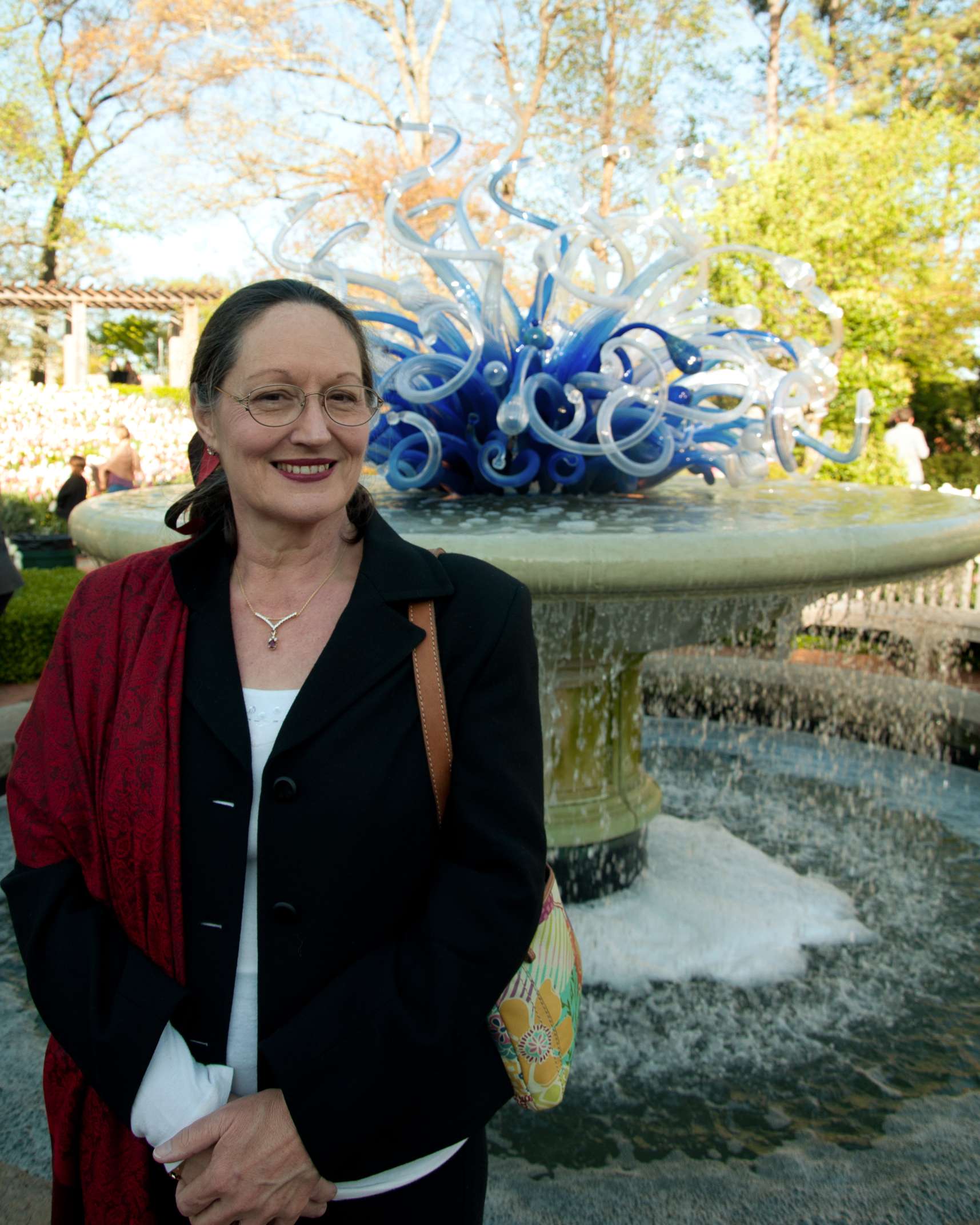 DSC_4458 Miriam at Chihuly Glass Fountain.JPG