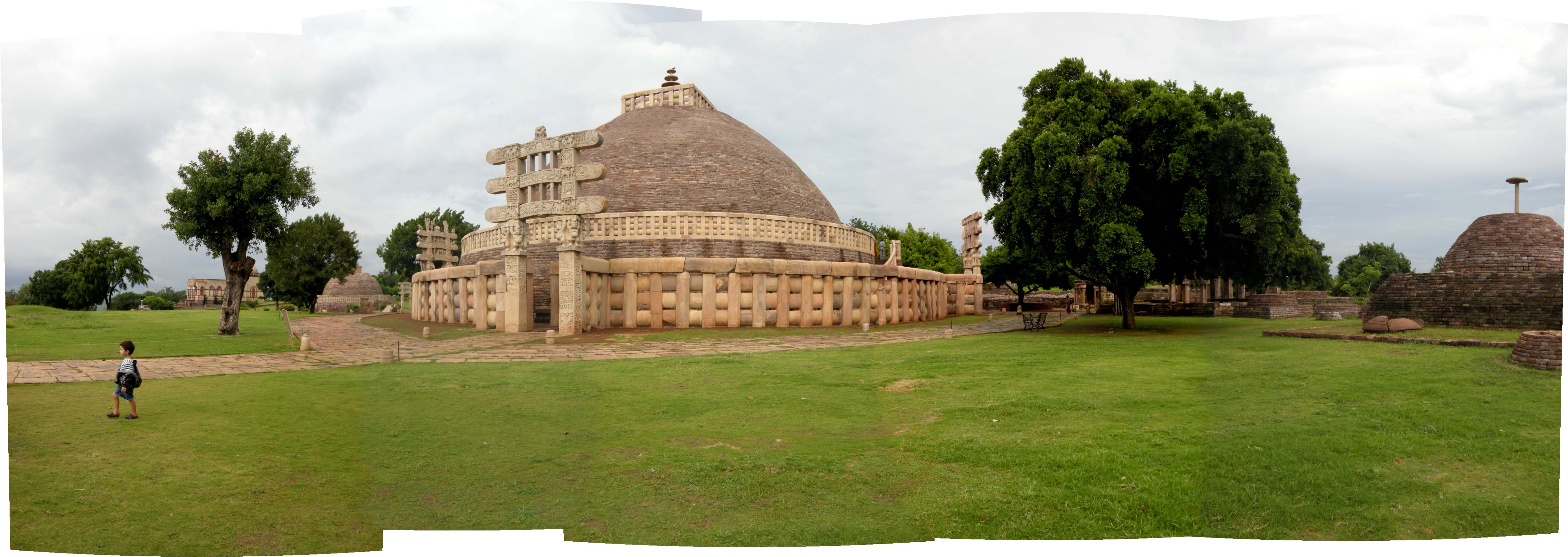 Rahil at Sanchi (28 August 2009)