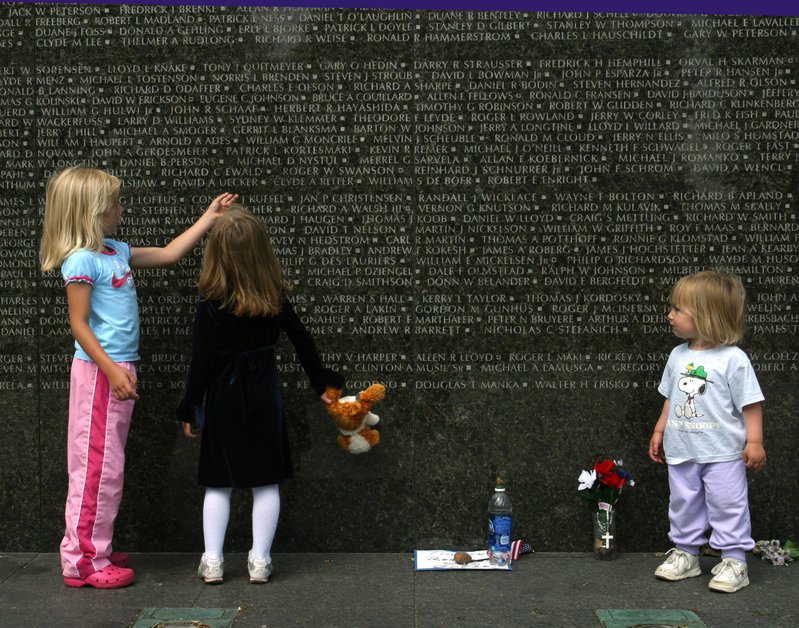 Children next to St. Paul Vietnam Memorial
