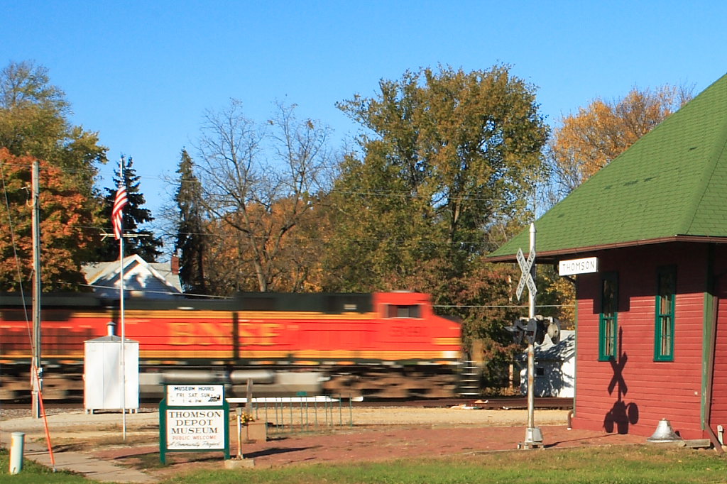 BNSF 5190 at Thomson IL.JPG