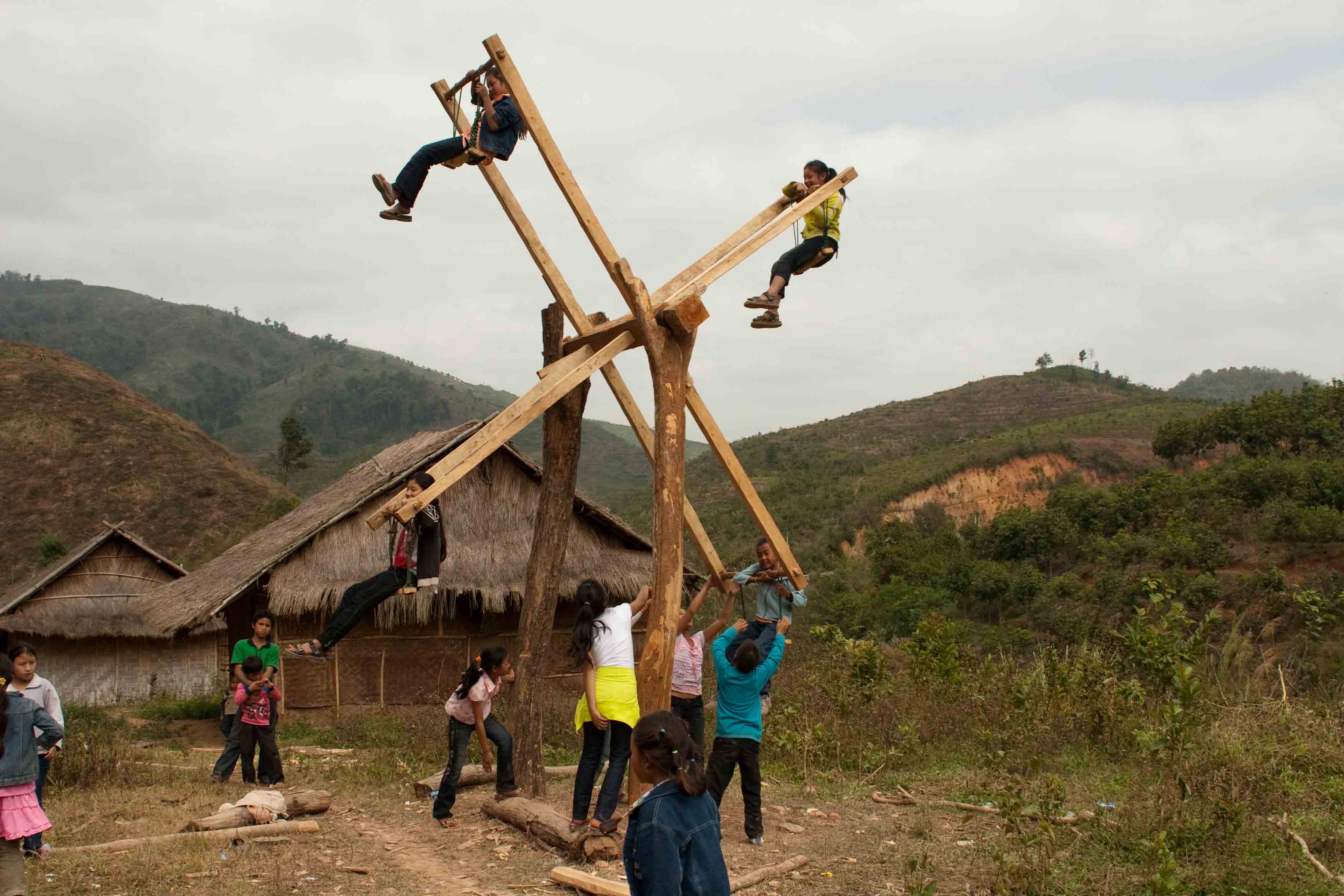 Akha Merry-go-round005.jpg