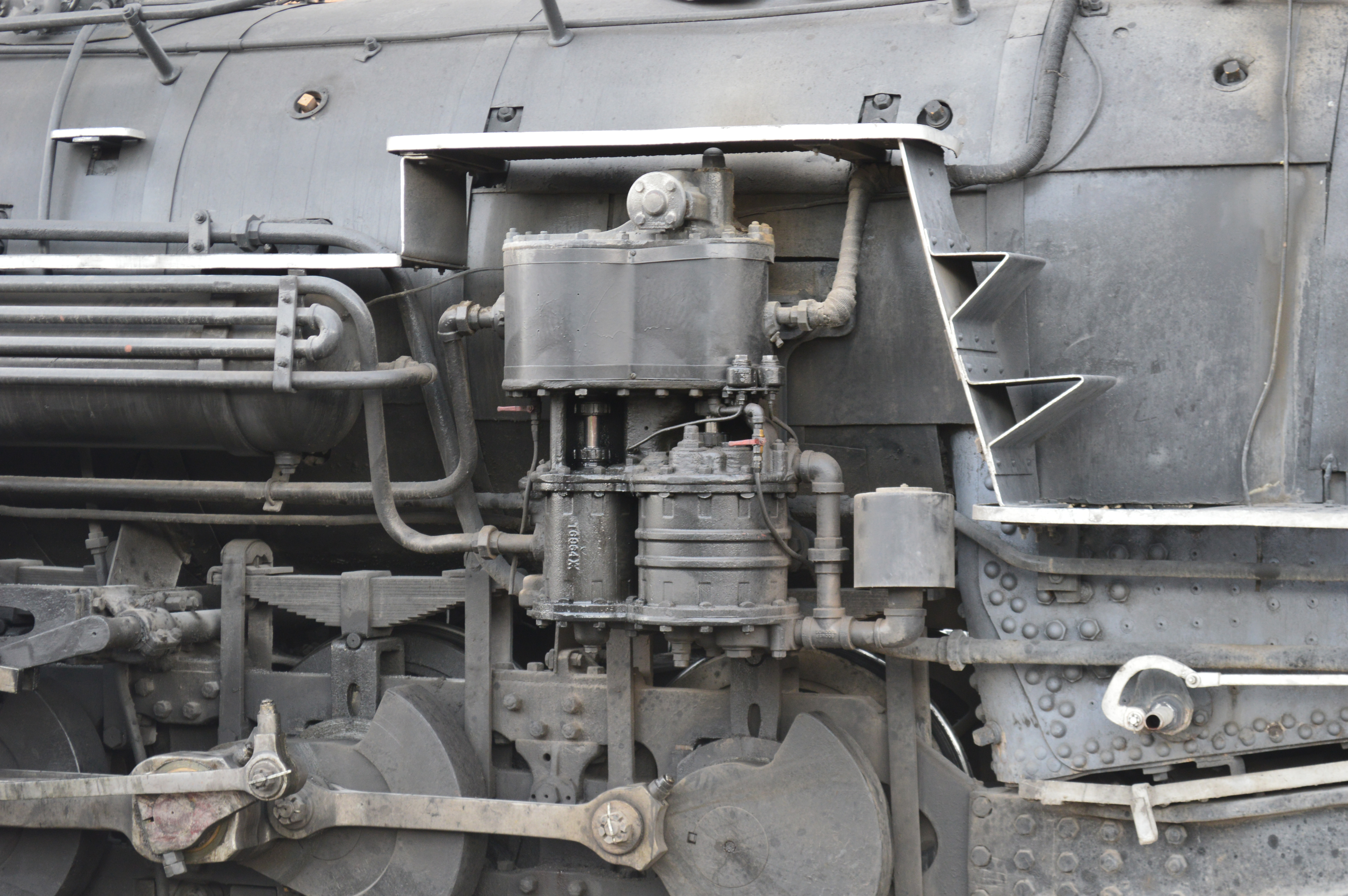 30 close up of cross compound air pump on 488