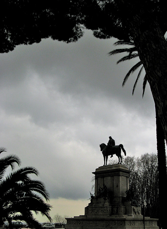 Garibaldi watches over Rome7454