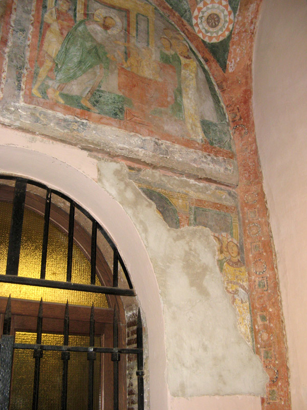Chapel wall wiith fresco7275a