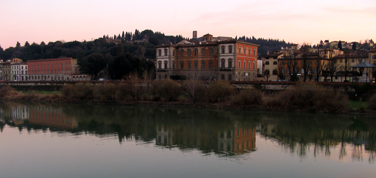 Sunset paints the Arno<br />8257