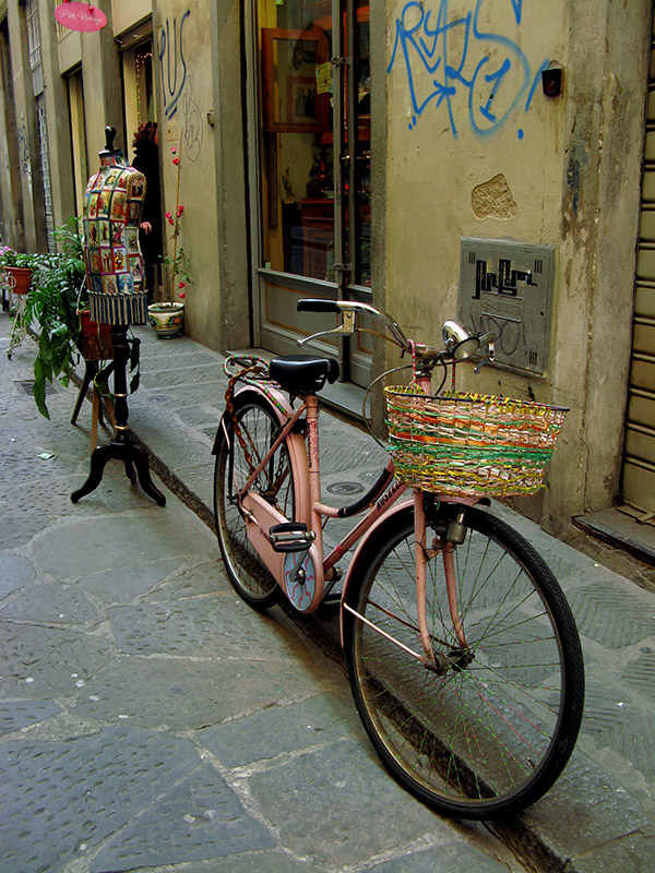 Pink bicycle and graffiti8296