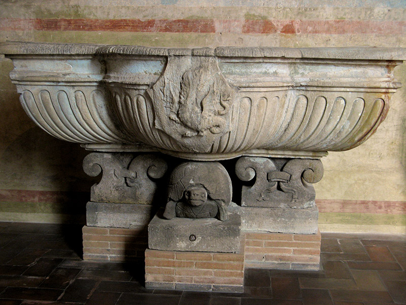 Basin for a fountain, resting on a turtle8369