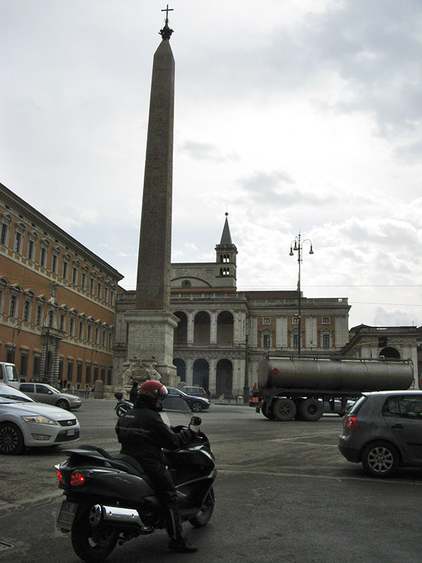 Piazza di San Giovanni in LateranoVia Merulana9397