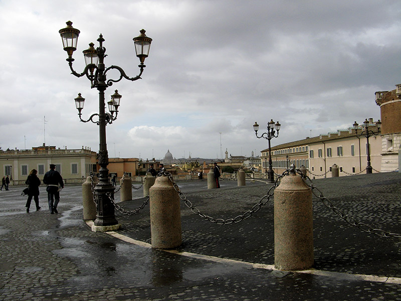 On the Piazza del Quirinale9618