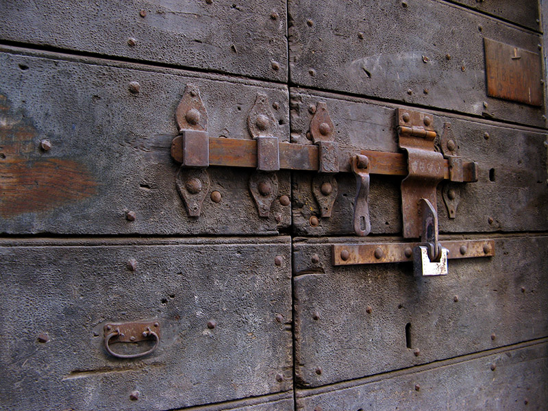 Old Latch and New Lock0852