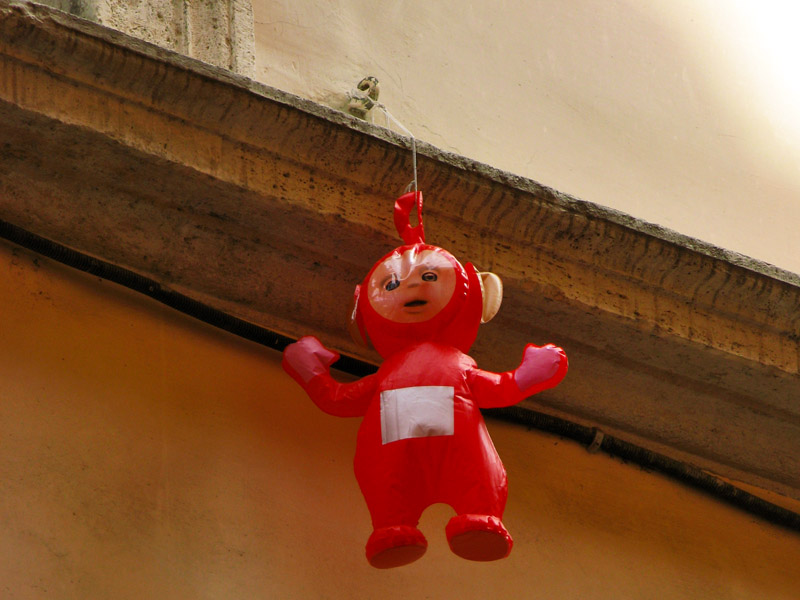 A Teletubbie in Rome4164