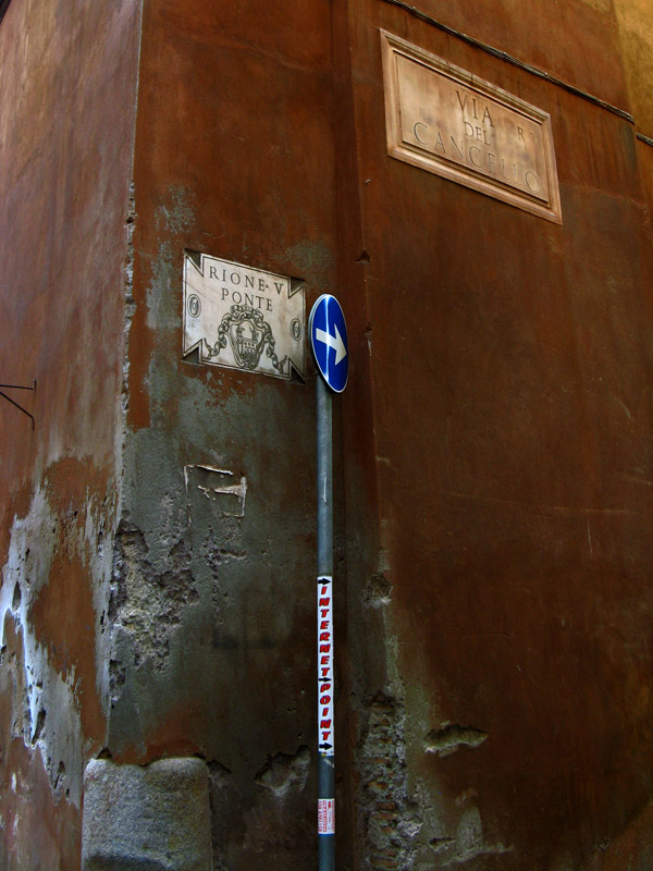 Signs on Via del Cancello4158