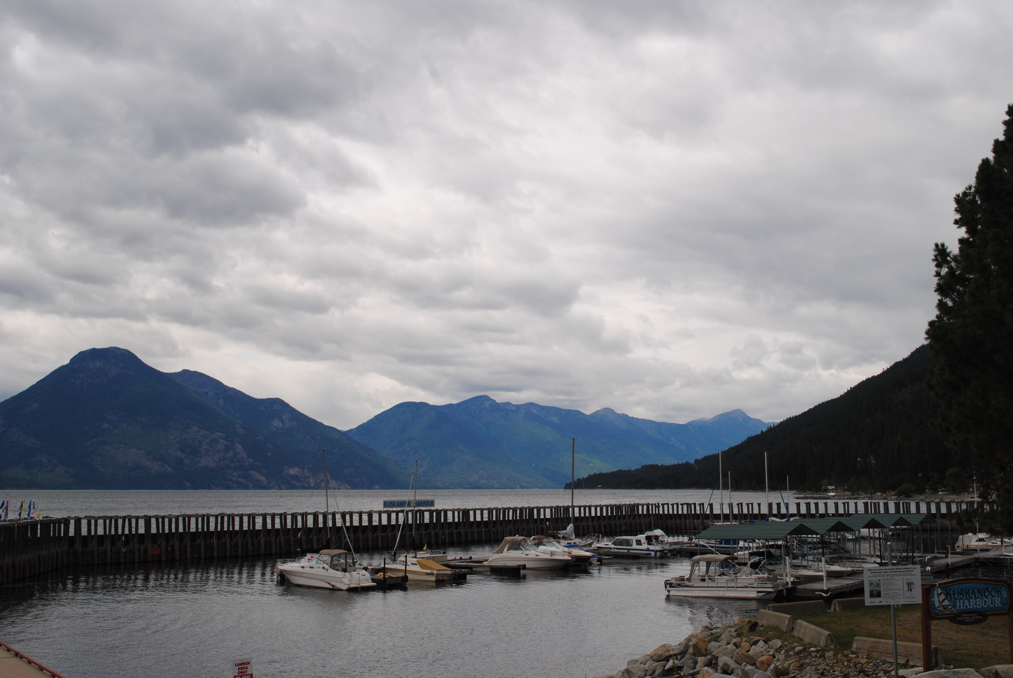 boats in Kootenay Lake