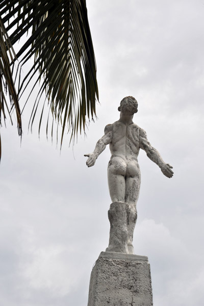 Monument opposite the capitol, Laoag