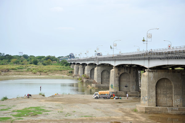 Pan-Philippine Highway bridge over the river at Laoag