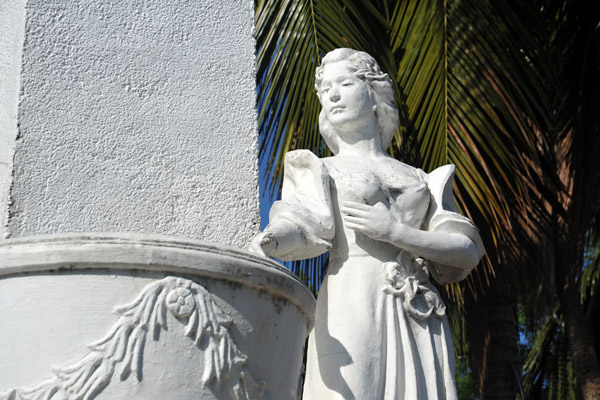 Monument across from the Ilocos Norte Capitol, Laoag City