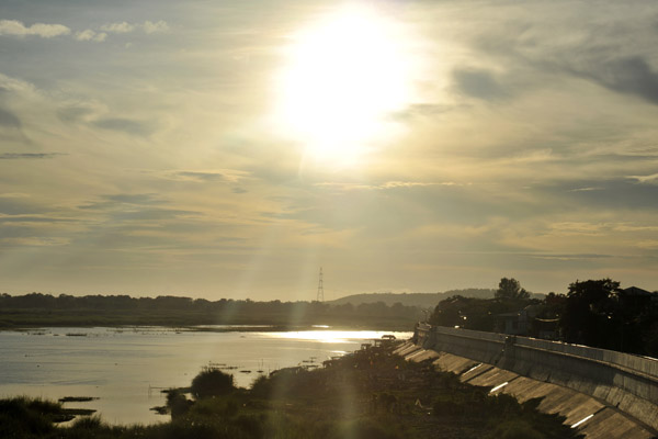 Sunset with the Laoag River from the bridge