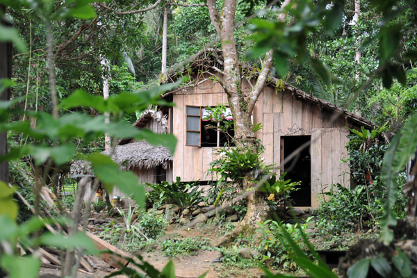 Wooden house along the Kabigan Falls trail