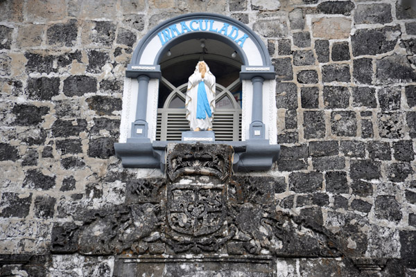 Immaculada from the original church facade was maintaned