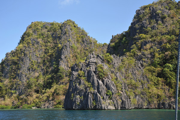 Similar rock formations are found off the main island of Palawan around El Nido