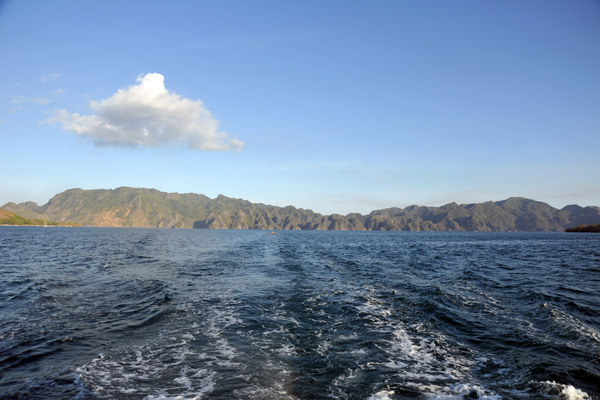 Leaving Coron Island in our wake