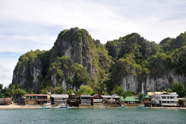 At first glance, El Nido appears to be just one row of buildings along the water, but it goes back a ways