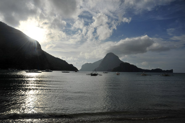 The mountains block the sunset from El Nido's main beach...you need to go north or south