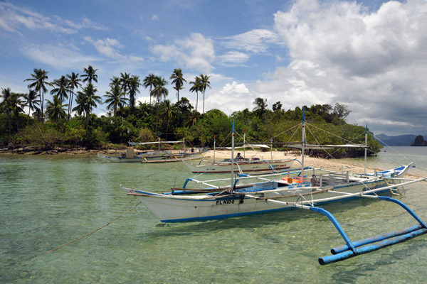 Boats pulled up to the sand bar at Snake Island
