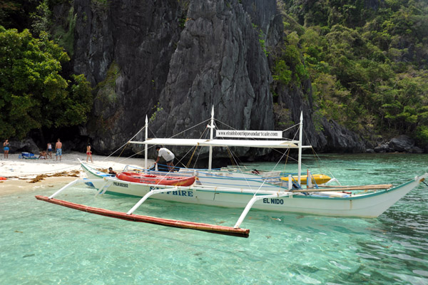 El Nido Cafe's boat at their lunch stop